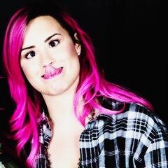 Follow em agradecimento por ter seguido @roarswifties ☆ que você consiga um follow do seu ídolo e que ache um iPhone por aí ☆