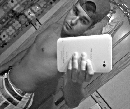 18.Viviendo la vida cada dia y disfrutando de todo lo que puedo.   :)instagram:@jairoisla96    :) whatsapp:727737586