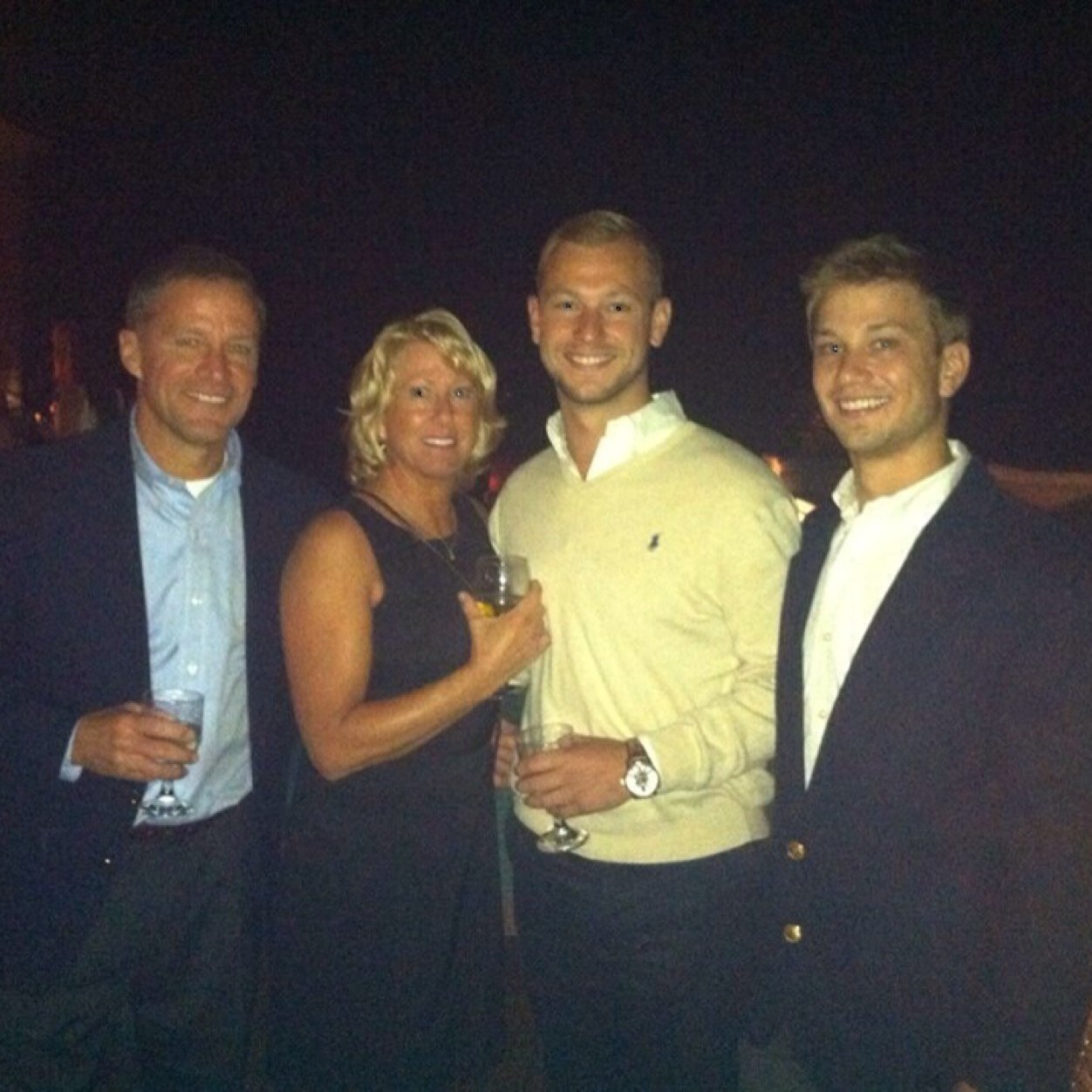 TommyyyBahamaaa's profile picture. Clowns to the left of me, jokers to my right