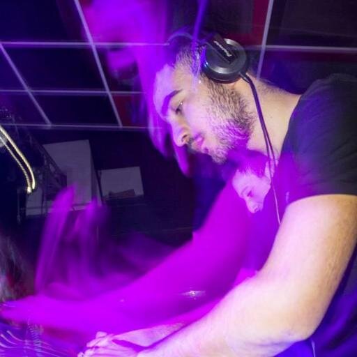 Official Twitter Mr Yuri Dj ! 

Dj , Voice e Producer di musica commerciale , dance 90's e latino americano .
Dj nelle disco di Milano , Roma e Calabria !