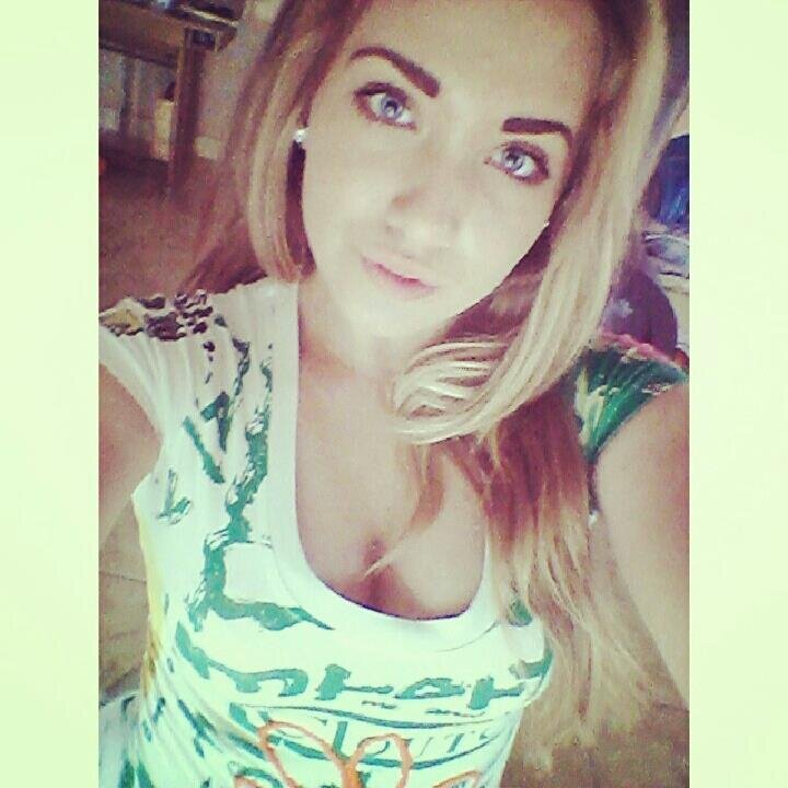 Hey guys, it's me Pati. I live in Budapest,Hungary.
Follow me. Kisses for everyone ❤❤