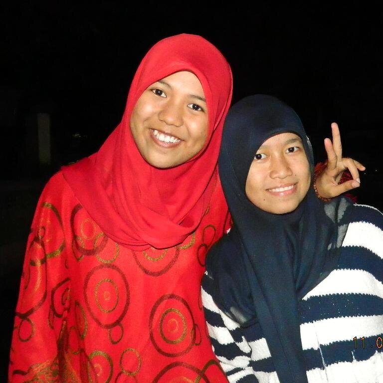 revisafitriZ's profile picture. 