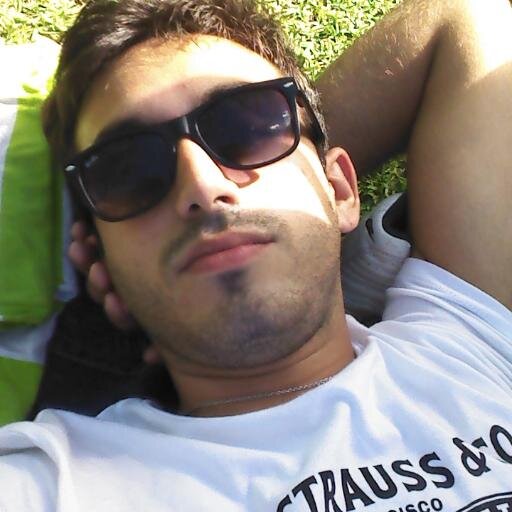 daviiaguiar's profile picture. Existem 10 tipos de pessoas no mundo. As que entendem binários e as que não entendem! .. ;D