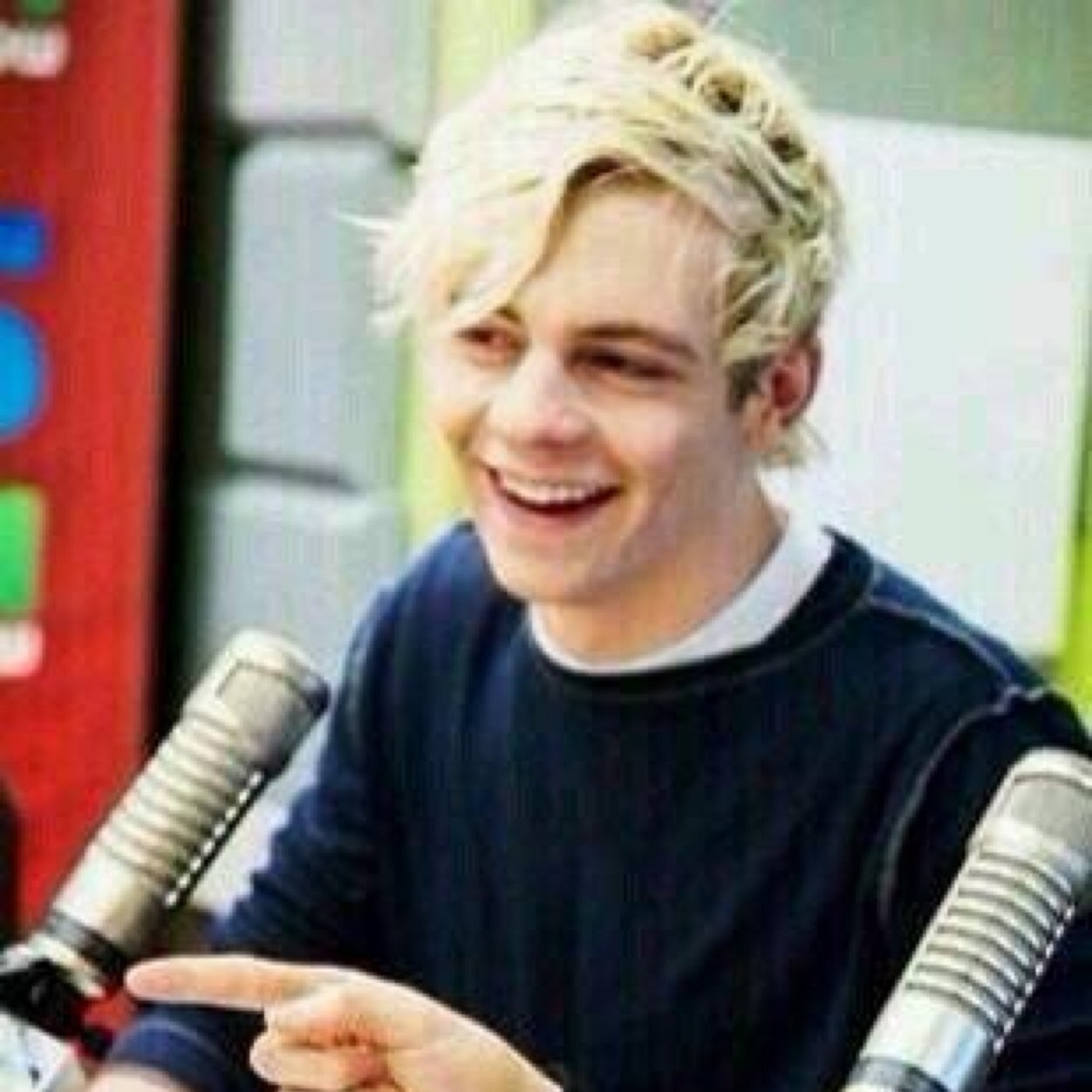 We all love that face @rossr5 pulls when he laughs. PERFECT!
