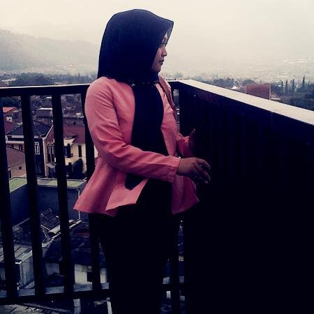 Born: 29 January | Midwifery | STIKES WIDYAGAMA HUSADA | MALANG | 2012.| 
Proud to be a Moslem | Be Bold, Be Strong, Just keep pushing on and keep Smiling :D