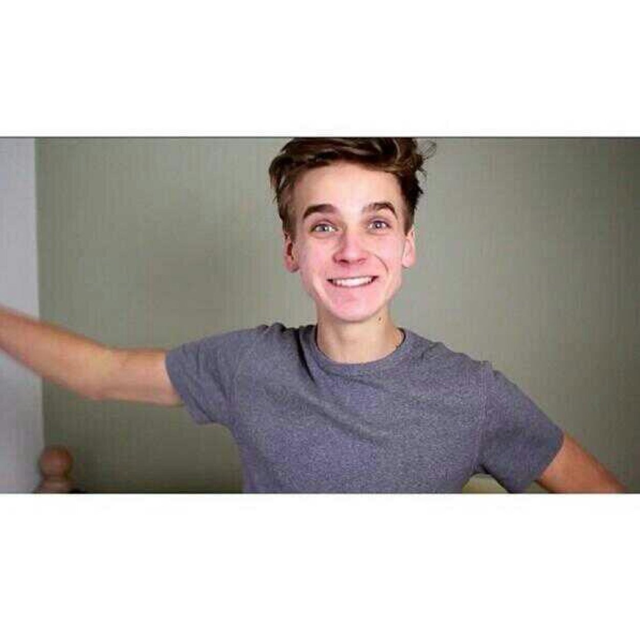 Making Joe Sugg imagines to brighten your day. Tweet me requests.