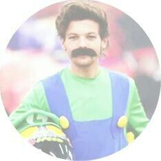 Its a free follow here but please follow @moonlight_lxuis just please