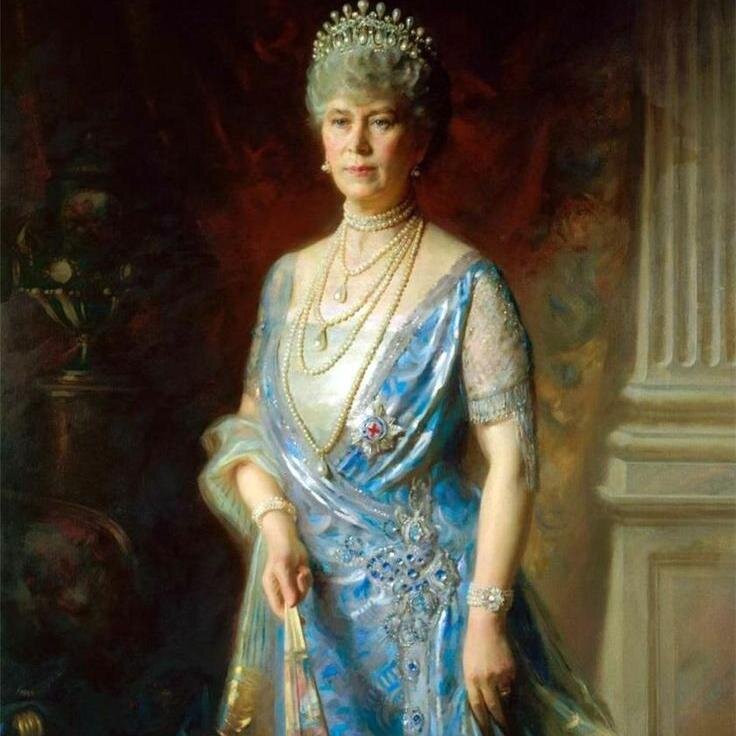 The Queen Mother Of Englatera and The Mother of the royal Familia. i have risen from the living of the dead.