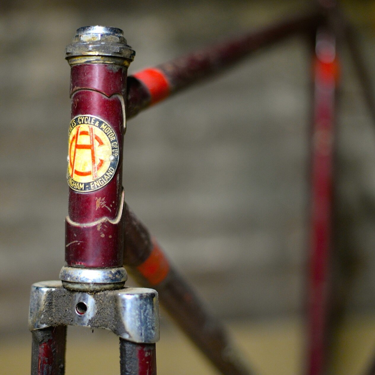 Vélo
Pronunciation: /velo
Definition: /bike /bicycle
Revive
Pronunciation: /rɪˈvʌɪv revive
Definition: restore to life /improve the condition