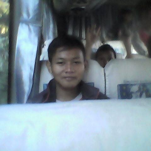 Saya mencoba menghargai orang yang lebih tua dari saya dan menyayangi orang yang lebih muda dari saya