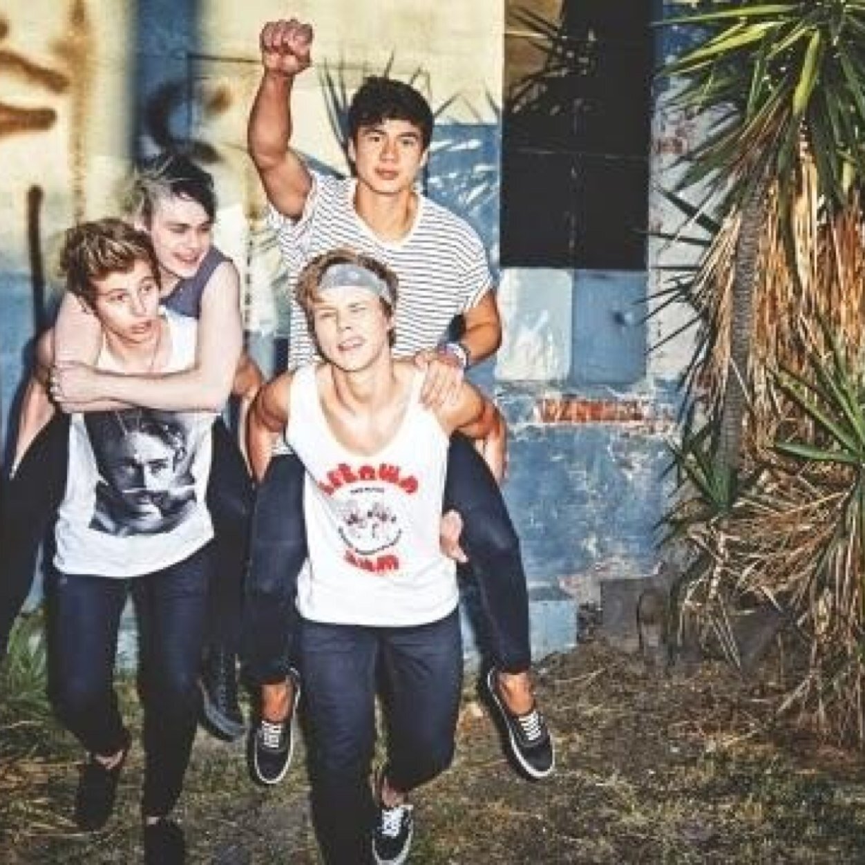 if youre punk rock, we're friends 0/9 watchu know