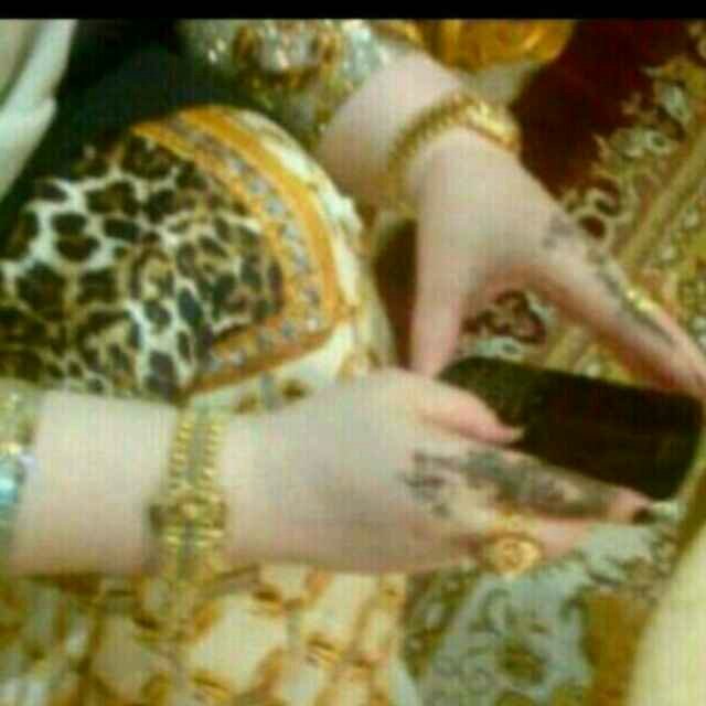 شيخه بنت شيخ و جدي بعد شيخ وماني من اللي بالملايين شاخو مطنوخه بالفطره و قومي مطانيخ ماهم من اللي ف الشدايد تراخو