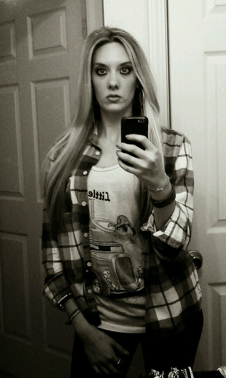 skjohns89's profile picture. A FLAME COLOURED PARADISE FOR YOU DARLIN' BUT DEATH DOESN'T COME WITH A WARNING -Lana del rey