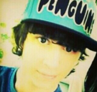 LA PERFEZIONE INDOSSA LE CUFFIE♥........Favij, un idolo...un sogno✿