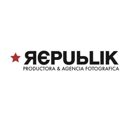 Somos una agencia y productora de fotografía publicitaria, editorial, moda, catálogos y retratos.