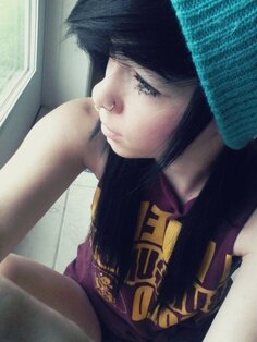 Hey .. I'm Skye . 17/Bi/Single I like bands and anime . @KillerxUnicorns , my bestie :3 Fuck you , Unicorn clan ! @Suicidal_Panda is mah awesome bro !!! ~RP~
