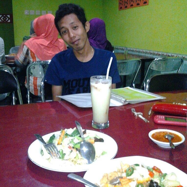 baik hati,rajin menabung,tidak sombong,suka menolong,rajin sholat.