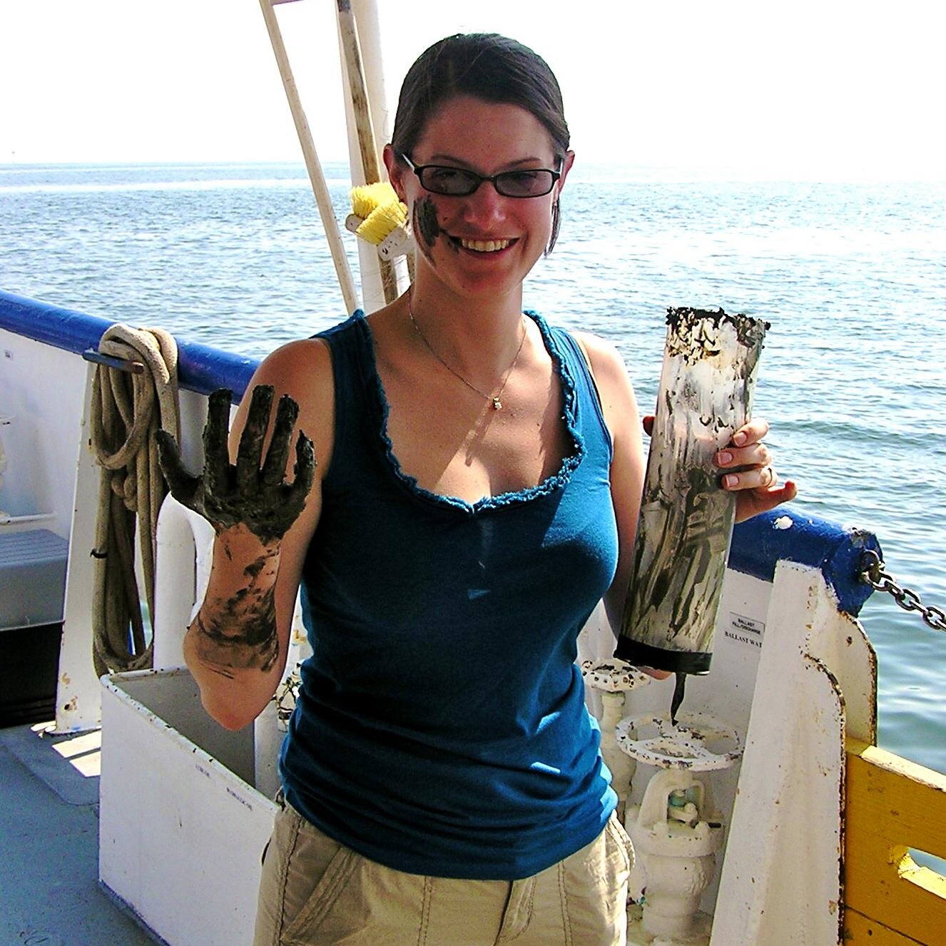 Aquatic Biogeochemist, with oceans and lakes and everything in between. All views are my own. She/her. Latina in STEM. #Blacklivesmatter 🏳️‍🌈