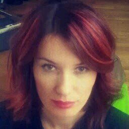 Mi smo frizerski salon u kome svakoj frizuri pristupamo individualno uz prilagođavanje ličnosti,obliku lica i tipu kose. Preparati: GOLDWEL.