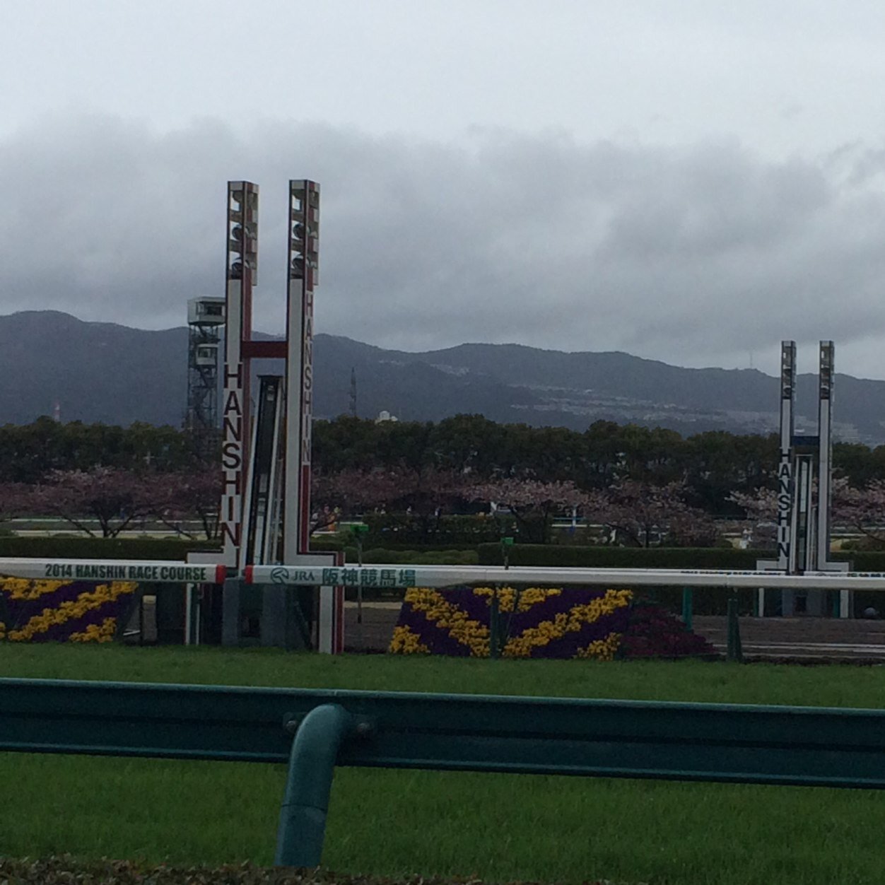 競馬好きな23歳です！ 競馬好きな方、どんどんフォローしてください！！ よろしくお願いします！あと、週末のJRAのメインの見解とかたまに書きます！よかったら、メッセ、コメントください！あと、無言フォローごめんなさい！