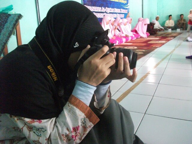 yg menghargai kesendiriannya disaat yg lain galau dgn kesendiriannya^^