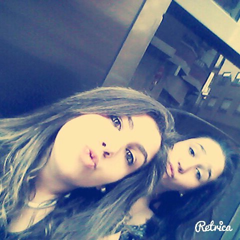 Sigue adelante, pese a quien le pese, y no tengas miedo de cometer errores...                     ¿Ellas? Mi vida, mis hermanas S'19 (: