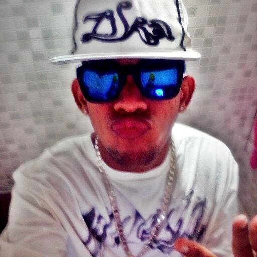 007vipps's profile picture. Tire o seu racismo do caminho, que eu quero passar com a minha cor.