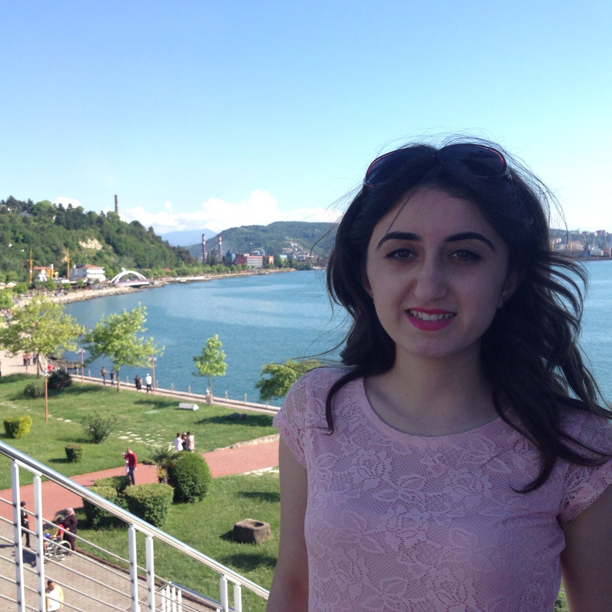 Teyzesinin birtanesi, Babasının prensesi, Annesinin çiçeği... :))