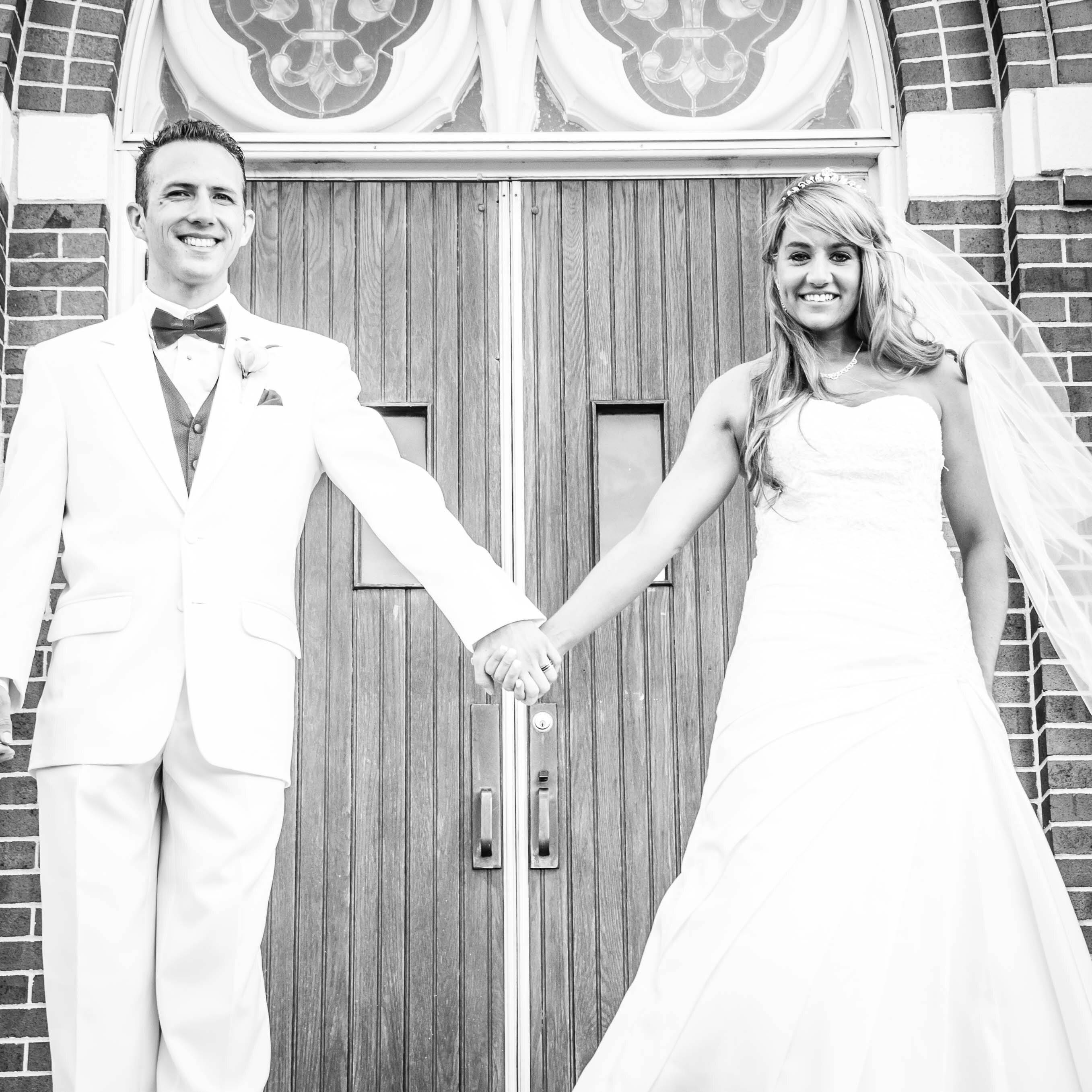 WEDDING PHOTO BLAST offers high quality, budget conscience wedding photos by top professional photographers in your area.  Book your date!