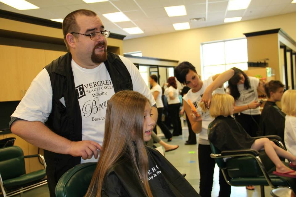 cosmetologist, gamer, startrek and starwars lover, want to get in to cosplay.