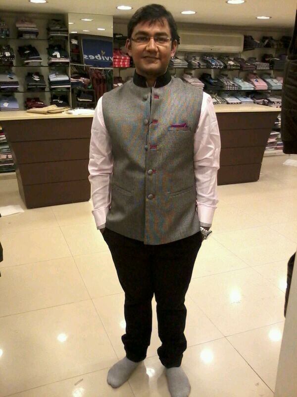 i akash jain26 m, enagged with stock brocking, interested in current affairs on corruption, social activies, have views on indian society.