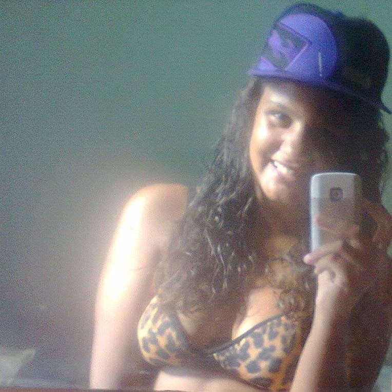 amo praia,comida ,Anitta , sair