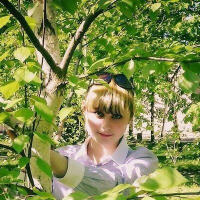 Стараюсь жить не как все. Люблю обмениваться идеями. Живу в прекрасном городе. По жизни я достаточно коммуникабельная.