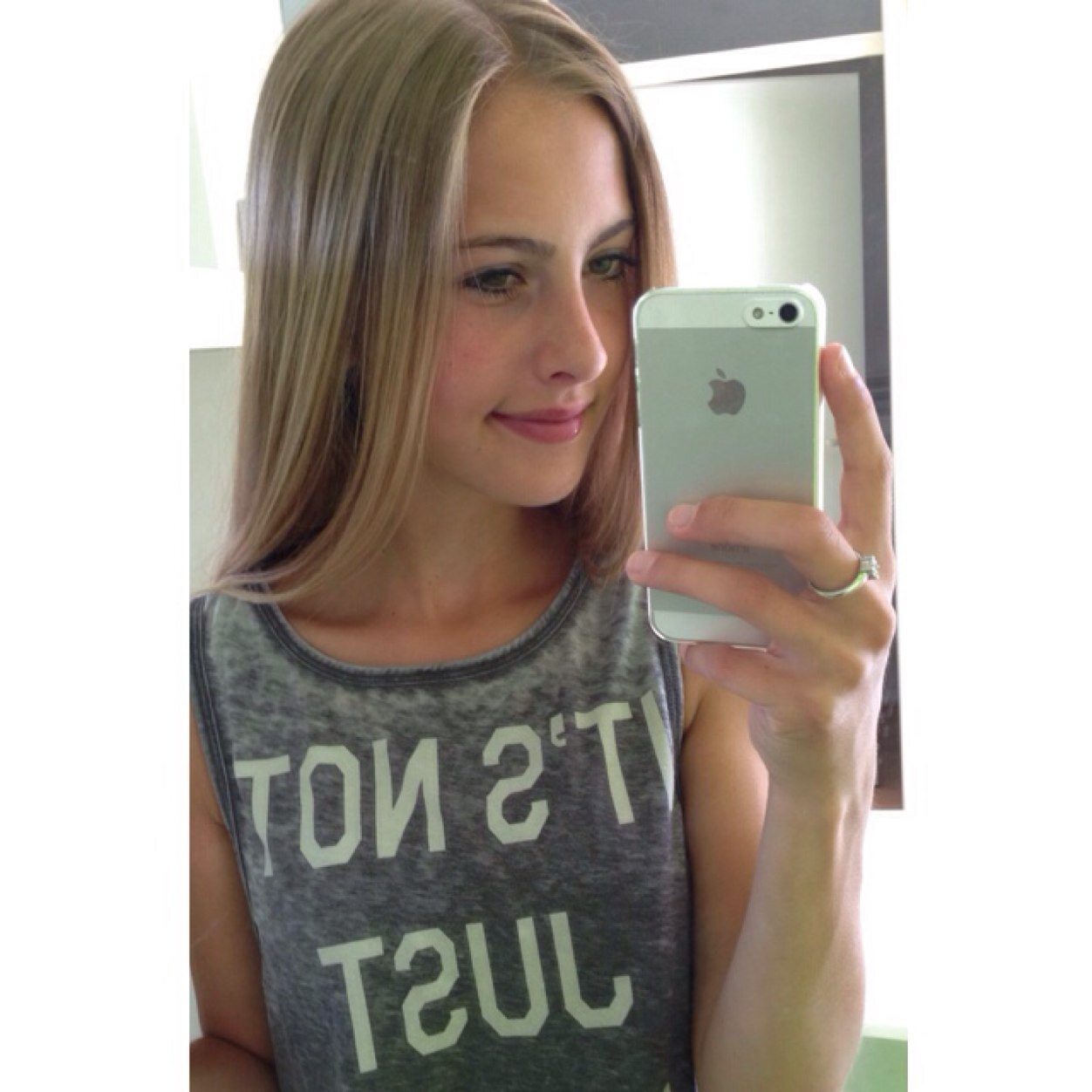 ✨ smile because you can.✨ 
Hockey is mn leven ❤️