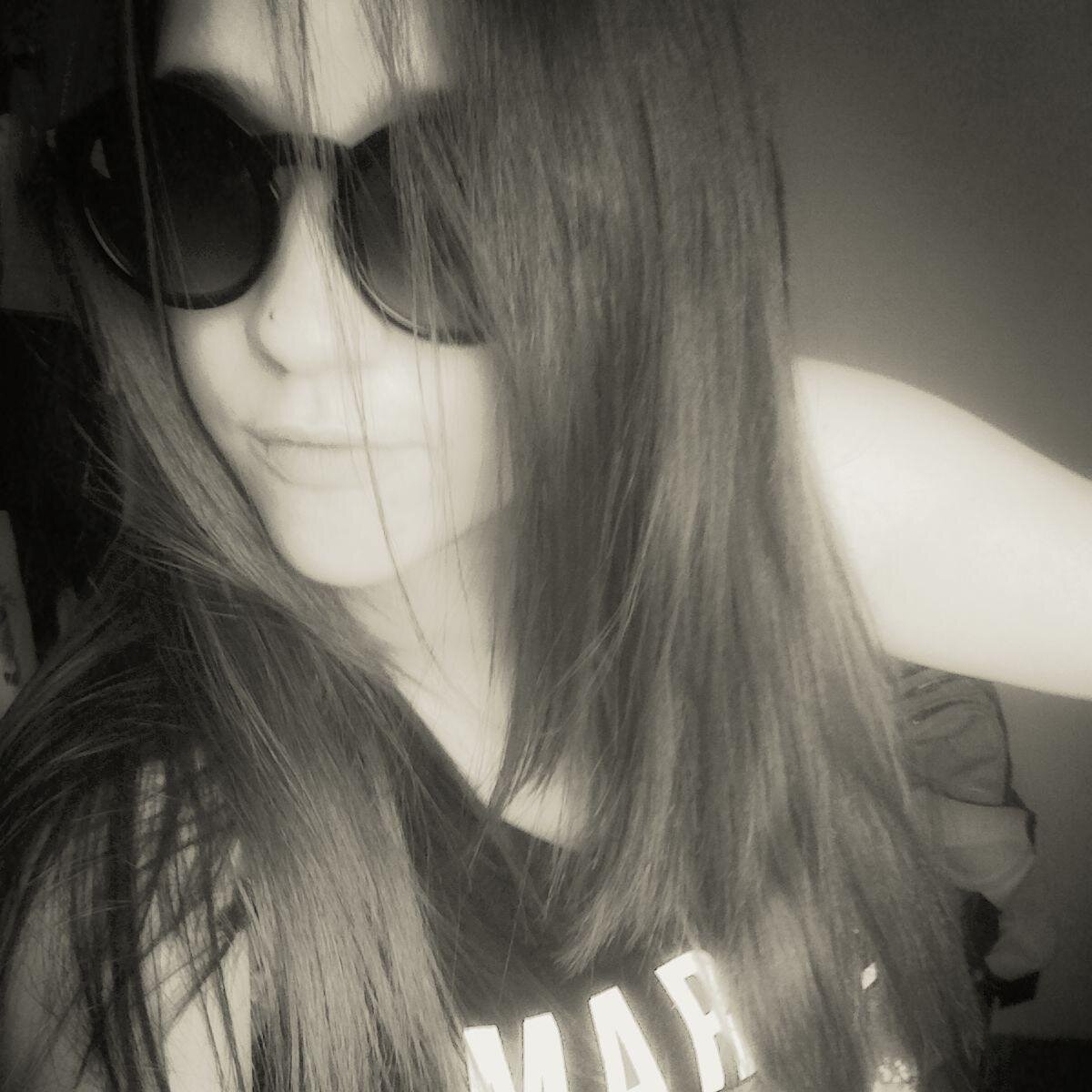 ivethfunes94's profile picture. it's not important how to die or when to die, the important thing is what where you doing before dying.

l'élégance du hérisson