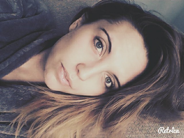 Phiietje's profile picture. A small girl in a Big world