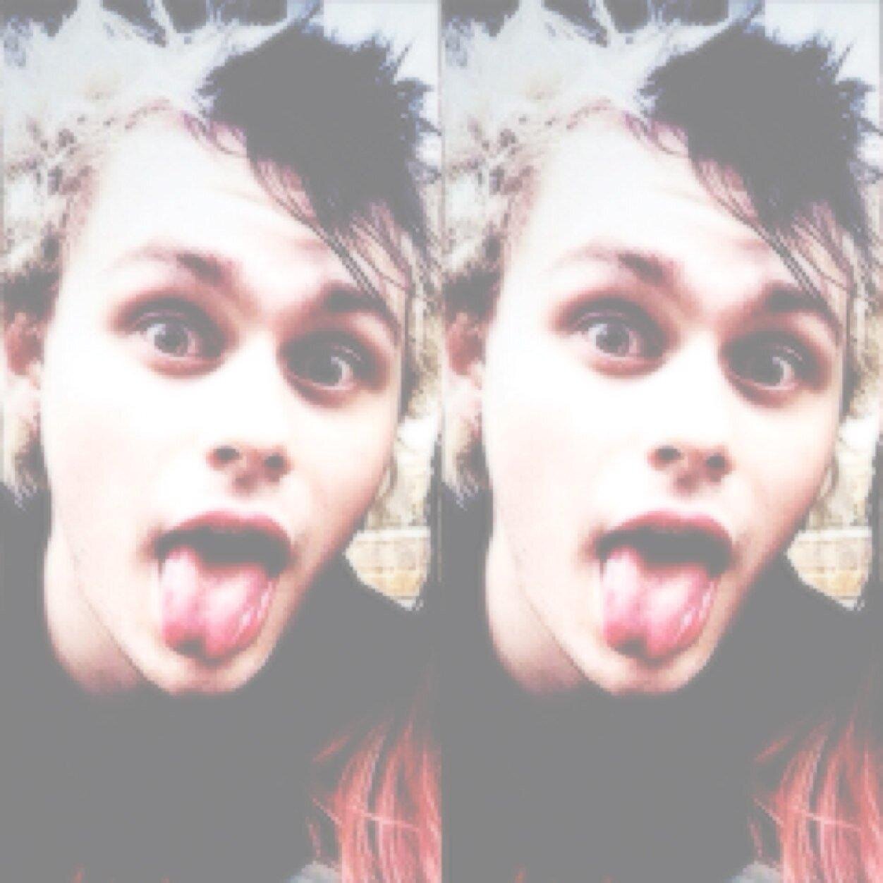 ☮ •hii cutie, could you please follow @daintyiero it would mean a lot (if you already follow me there thank you ily) and ask for a dm to michael if you want• ☮