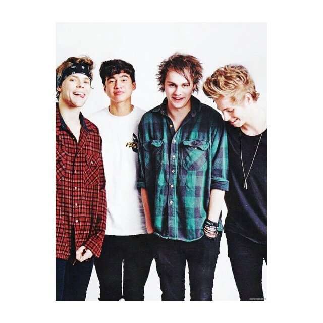 Dont follow, go follow @zephoraclifford and ask for a luke dm if you want :) if you already follow then ily, will follow back:)