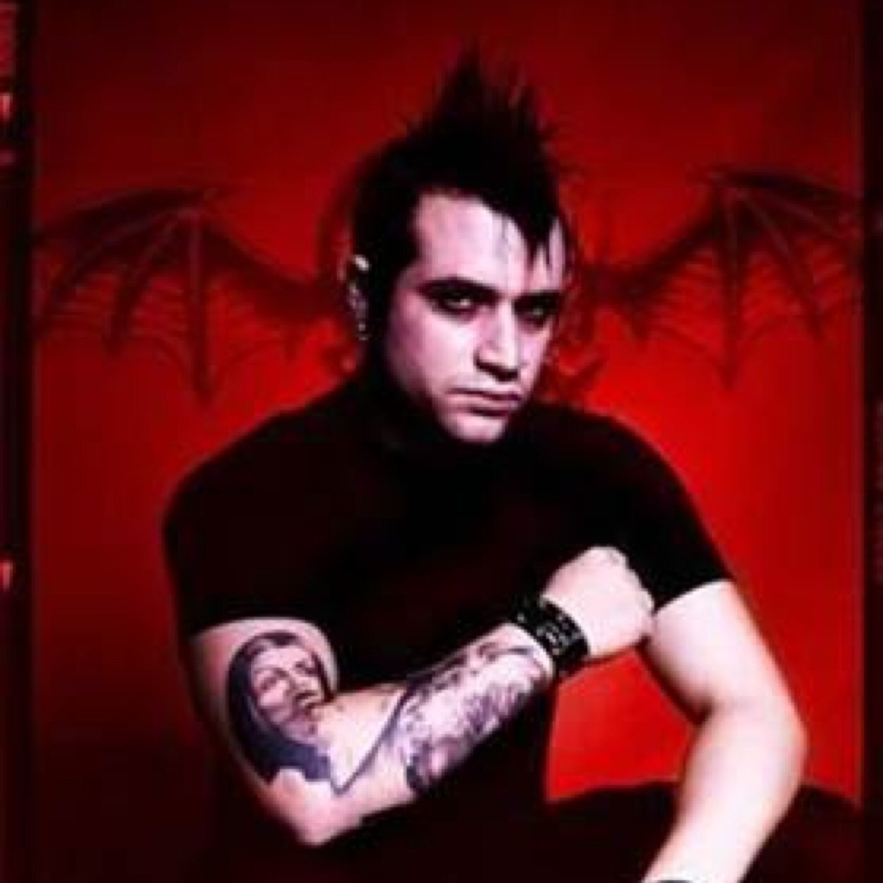 Bass guitarist for the band Sinners. Plays hard on stage & harder off. Engaged to @Aggie_SinnersRP. Best friend to @Eric_SinnersRP. {RP 18+} @Sinnerseerp