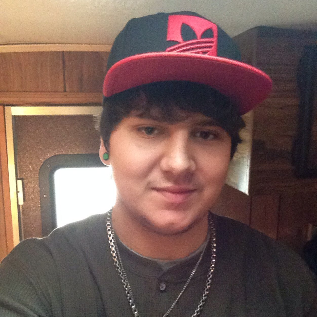 6ft brown eyes and hair good ol country boy