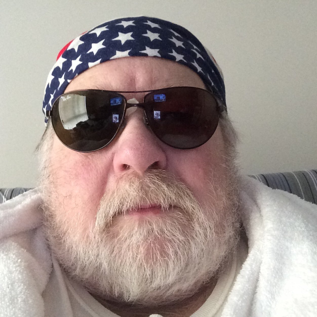 Retired Pharmacist. Progressive Independent. NY Yankee, NY Giants fan. Free thinker. I've had 9 wives. 2 of them were my own.