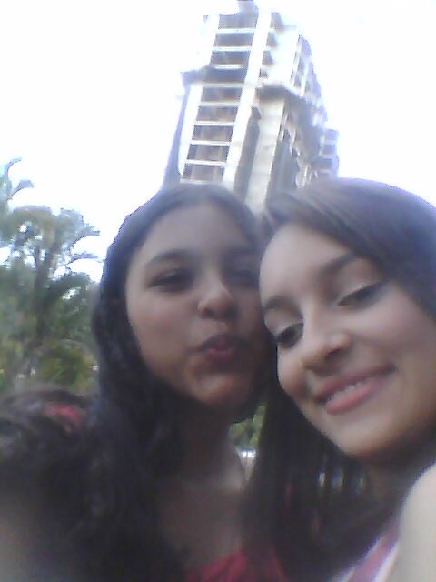 hola *-* me llamo juanita tengo 14 años me gusta mucho twitter auque acabo de creealo besitos 
agg al whatsaap 3116048538 siganme y los sigo besos