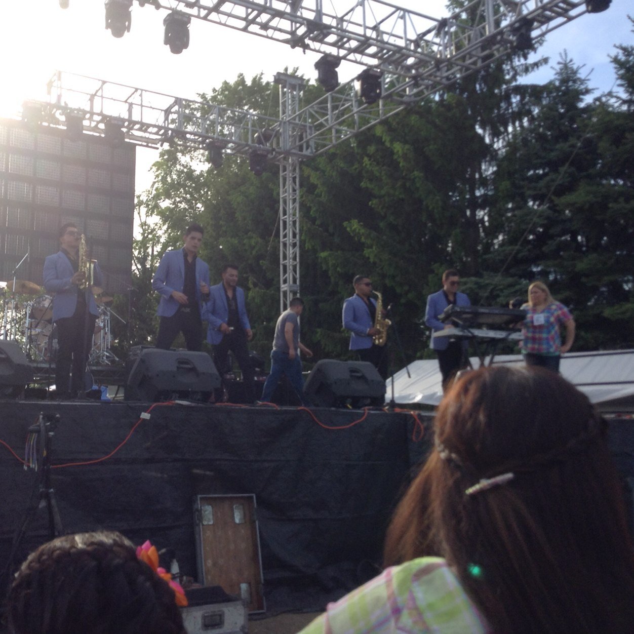 I love to play soccer and my favorite band is alerta zero