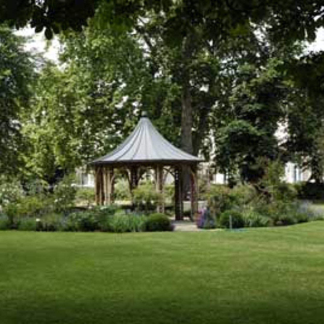 rcgardenw11's profile picture. The award winning Garden Crescent in Holland Park, London