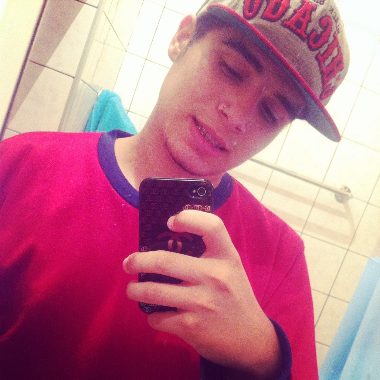 _\ֆ/_''
 Qeem Conhece Um Sorriso Verdadeiro Sabe Qee Neen Todoo Palhaço É Feliz ''                          ♫♪'
