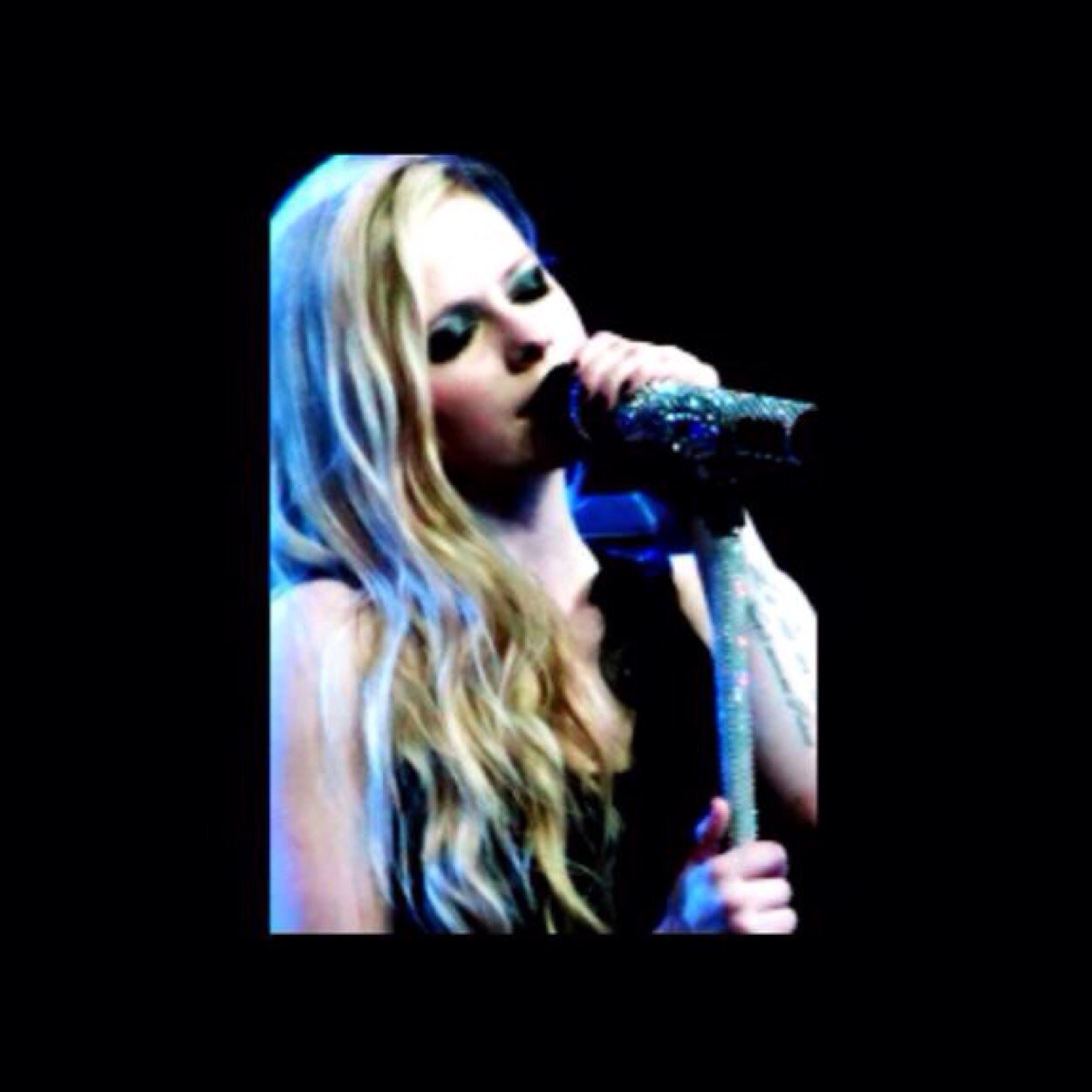 Avril Lavigne is my everything and I love her little black stars too!!Follow me and my baby!!I LOVE YOU @iLetGoAvril