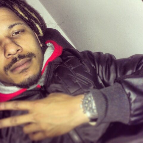 SkeerJoNairrecords, SpeakerMolesterz Producer... Follow Me Back