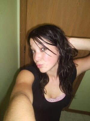 redheadbiteen's profile picture. Natural Red head, 17 year old, senior in high school. Im bi and love my bitch @teenwhodntcare & @teenbiwhore