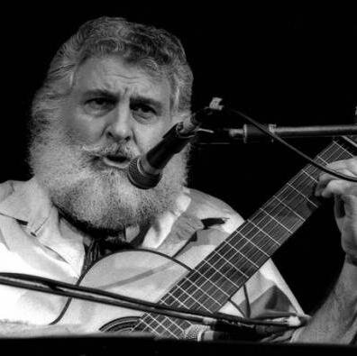 JoseLarralde_'s profile picture. Twitter dedicado al cantautor argentino de música folclórica. Don José Teodoro Larralde.
#Frases