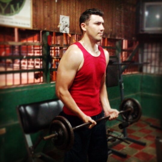 No me defino porque no soy concepto pero si te causo interes... 1.90 cms, basketball, volleyball, gym, REAL MADRID y OLIMPIA! a veces suelo causar ese efecto.!